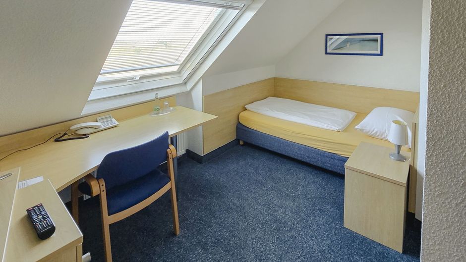 Fairway Hotel Room