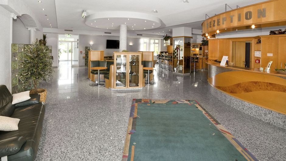 Fairway Hotel Lobby