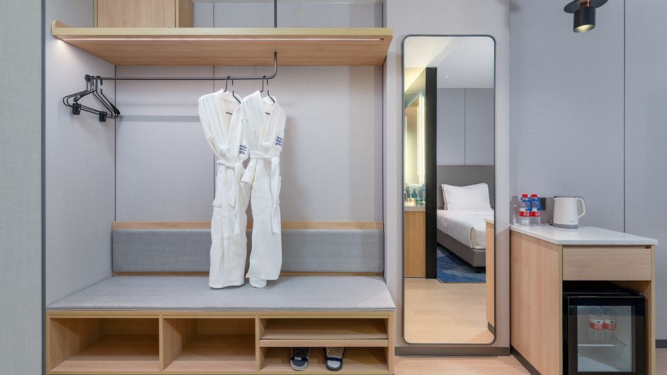 Holiday Inn Exp Sanhe Room