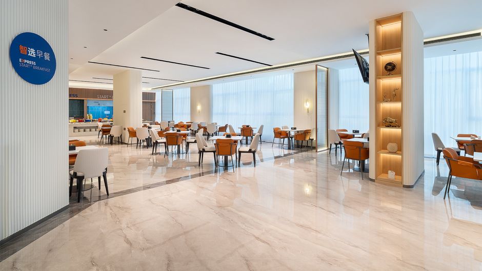 Holiday Inn Exp Sanhe Restaurant