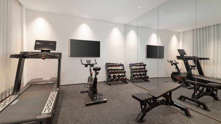 Holiday Inn Exp Sanhe Health Club