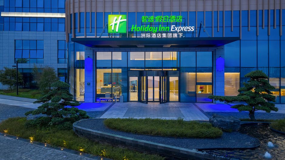 Holiday Inn Exp Liangjiang Yufu Exterior