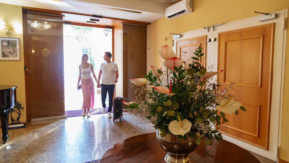 Hotel Greif Maria Theresia Lobby