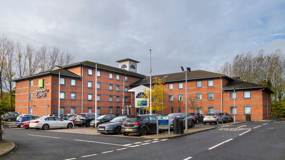 Holiday Inn Express Droitwich Spa Exterior