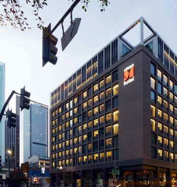 citizenM Los Angeles Downtown