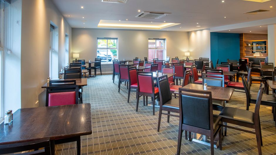 Holiday Inn Express Birmingham Oldbury Restaurant