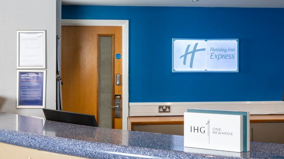 Holiday Inn Express London-Chingford Exterior