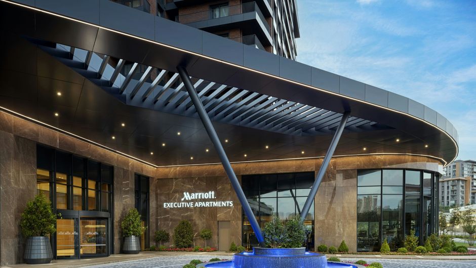Marriott Exec Apt Istam Tema W Exterior