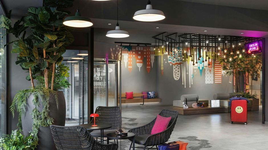 Moxy Barcelona Exterior