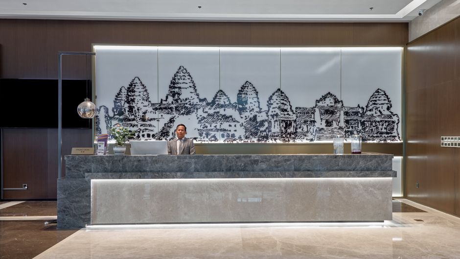 Crowne Plaza Phnom Penh Exterior