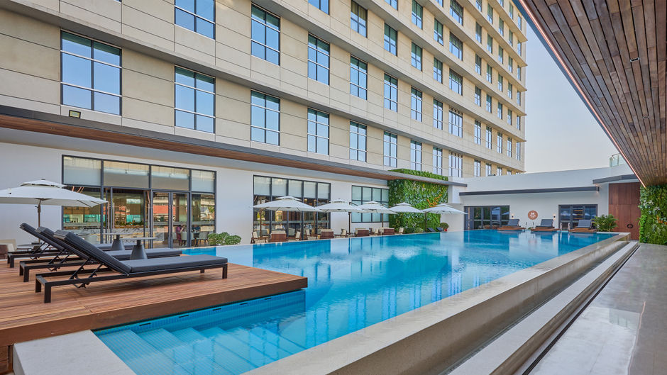 Crowne Plaza Phnom Penh Pool