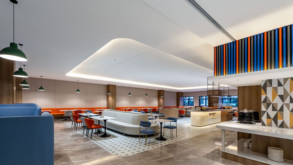 Holiday Inn Exp City Center by Restaurant