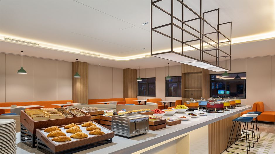 Holiday Inn Exp City Center by Restaurant