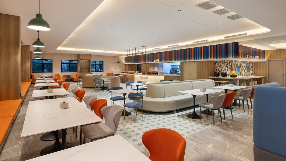 Holiday Inn Exp City Center by Restaurant