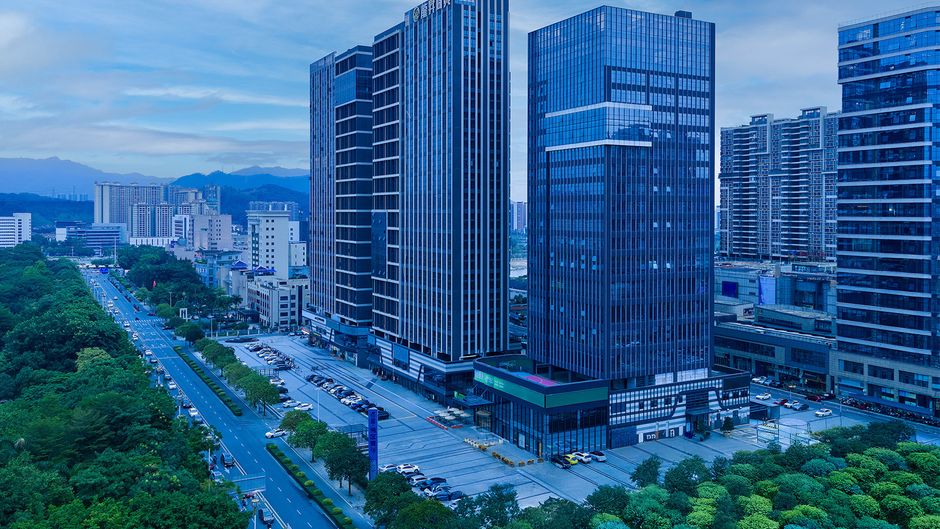Holiday Inn Exp City Center by Exterior