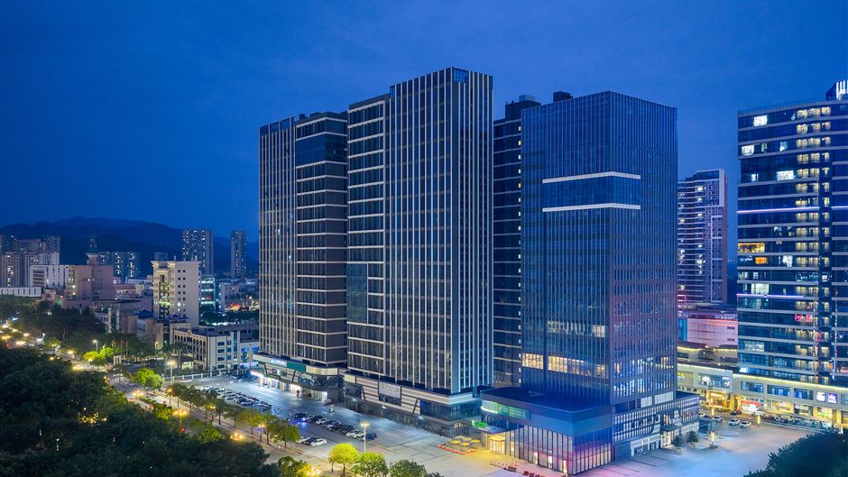 Holiday Inn Exp City Center by Exterior