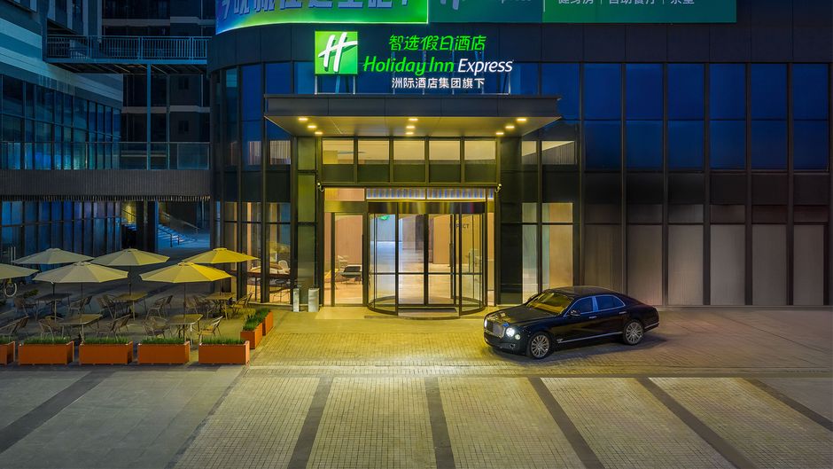 Holiday Inn Exp City Center by Exterior