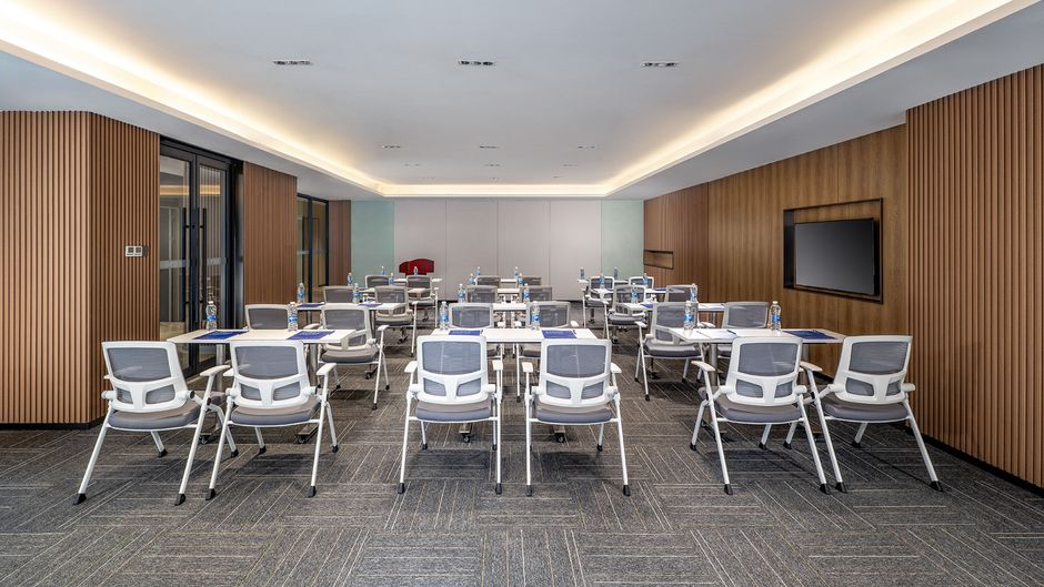 Holiday Inn Exp City Center by Meeting