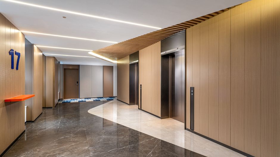 Holiday Inn Exp City Center by Lobby