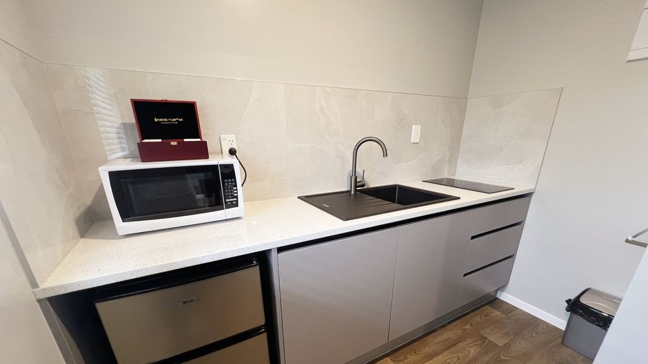 Camelot Motor Inn Room