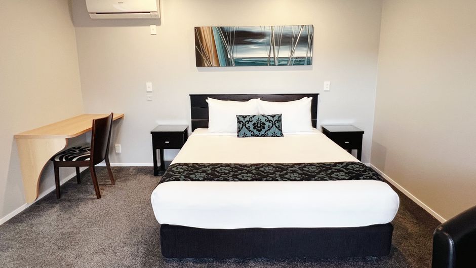Camelot Motor Inn Room
