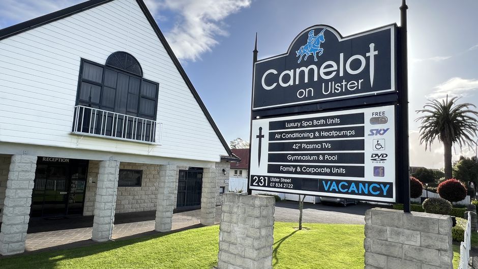 Camelot Motor Inn Exterior