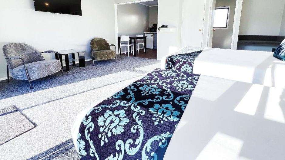 Camelot Motor Inn Room