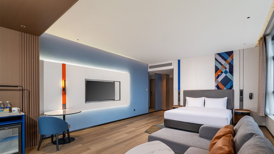 Holiday Inn Exp City Center by Room