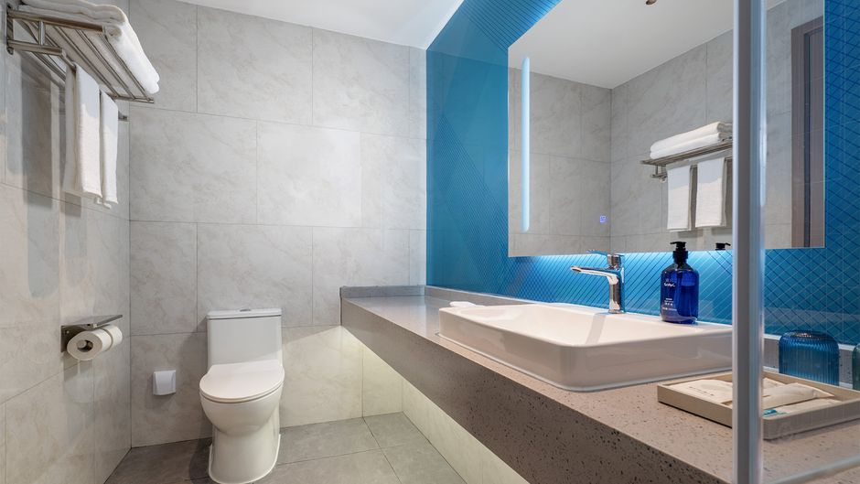 Holiday Inn Exp City Center by Room