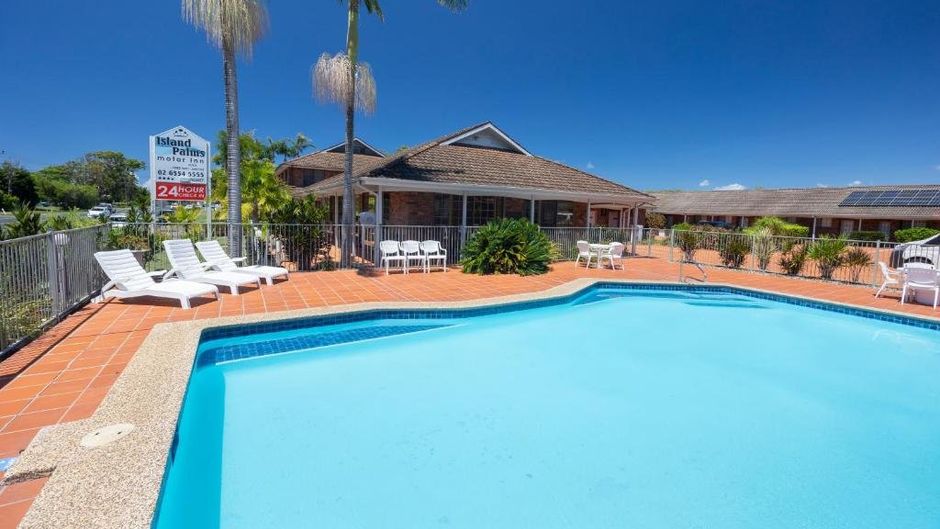 Island Palms Motor Inn Pool