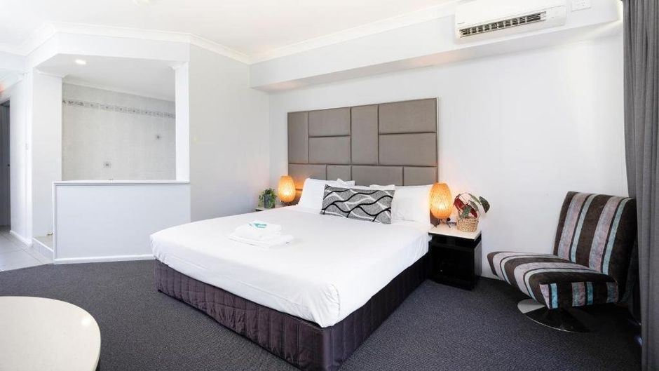 Island Palms Motor Inn Suite