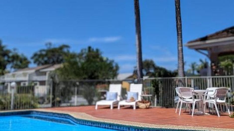 Island Palms Motor Inn Pool