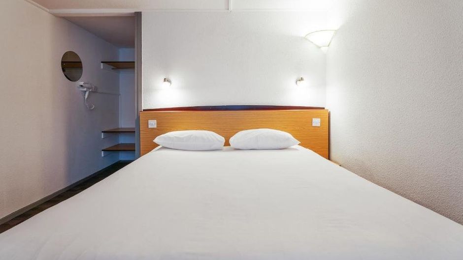 The Beacon Hotel Room