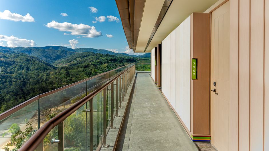 Holiday Inn Jingmai Lobby