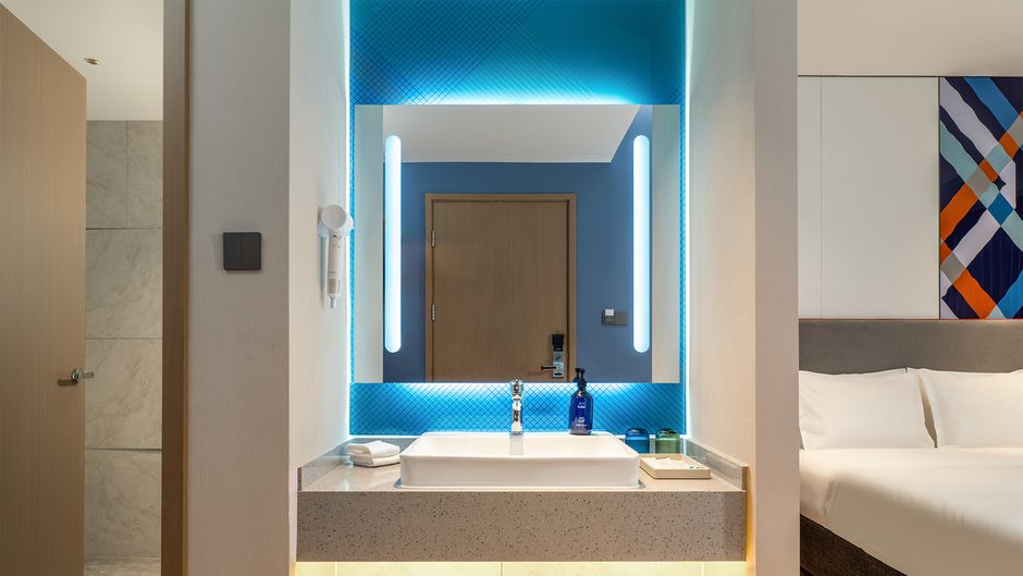 Holiday Inn Exp City Center by Room