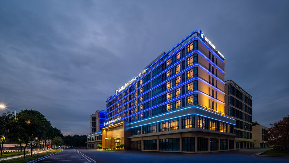 Holiday Inn Exp Baiyun Airport T2 Exterior