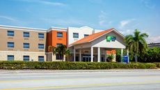Holiday Inn Express & Stes Lantana