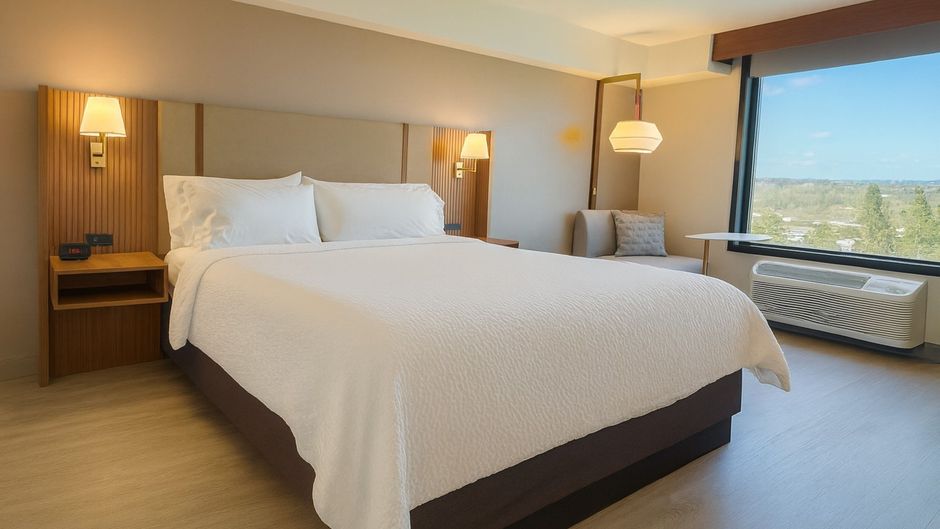 Holiday Inn & Suites Mississauga Room