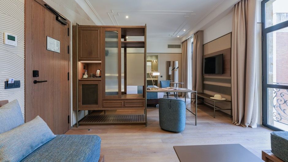 Medinaceli Hotel Room