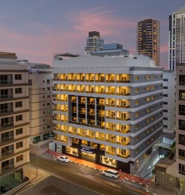 Savoy Crest Hotel