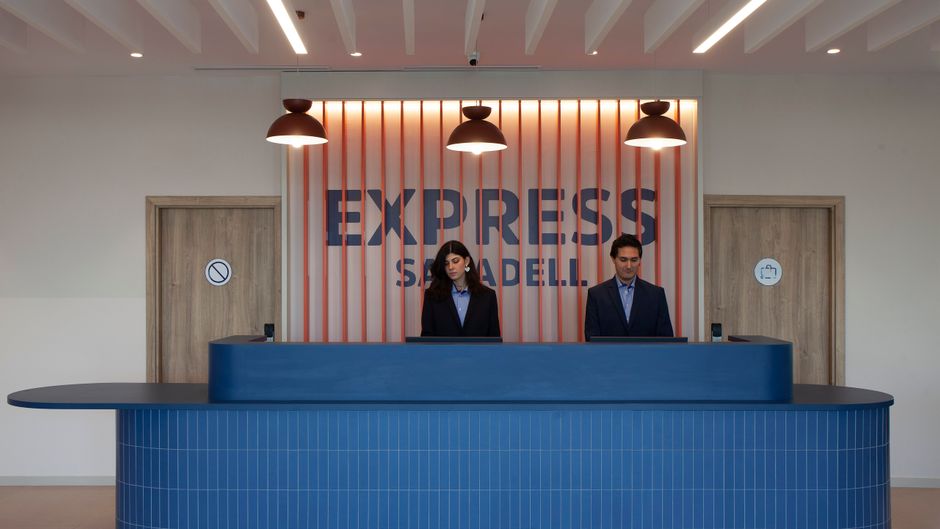 Holiday Inn Exp Suites Sabadell Exterior