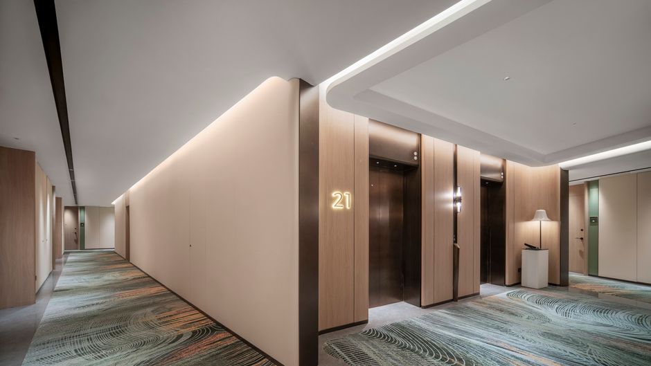 Holiday Inn Qingdao CBD Lobby