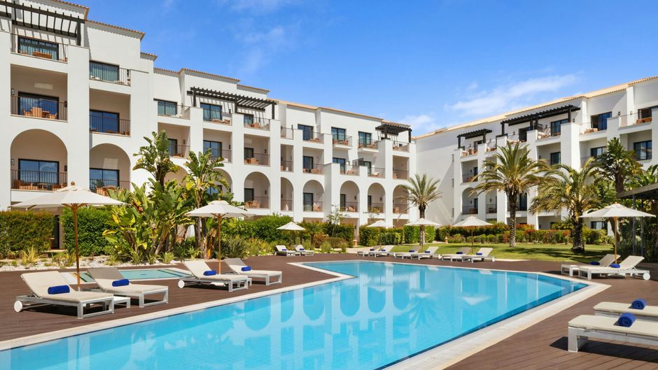 Pine Cliffs Ocean Suites, Luxury Coll Pool