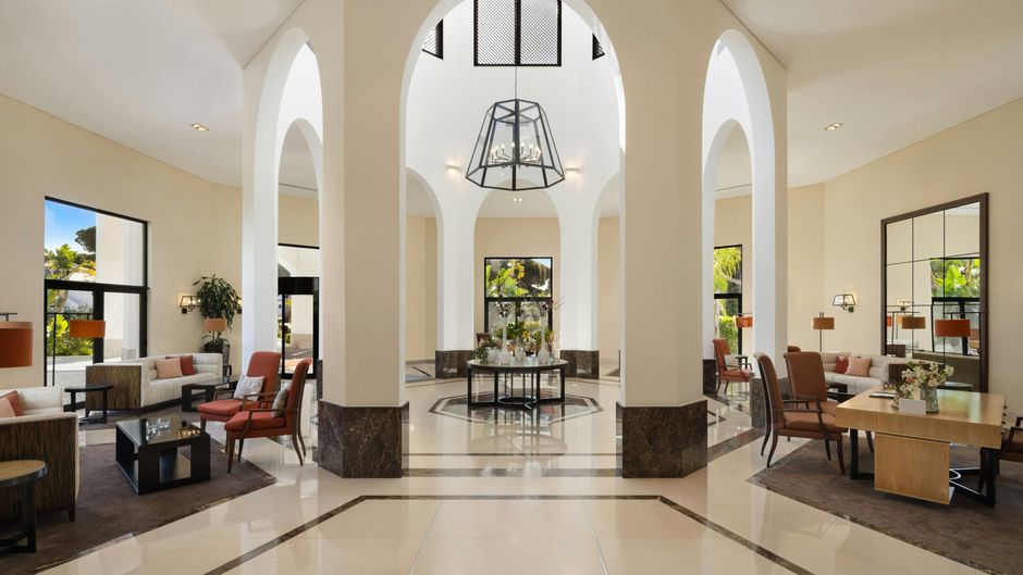 Pine Cliffs Ocean Suites, Luxury Coll Lobby