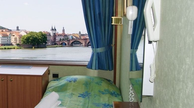 <b>Douce France Room</b>