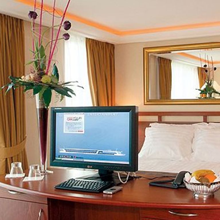 AmaWaterways Gloucester Cruises