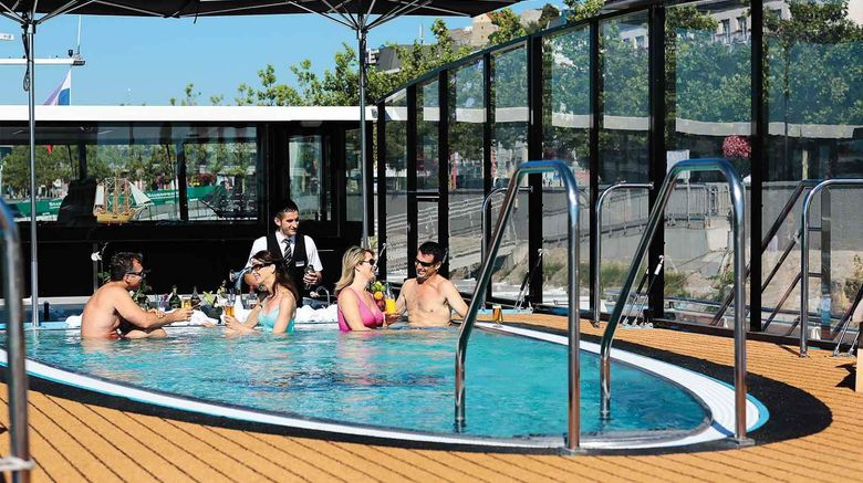 <b>AmaSonata Pool</b>