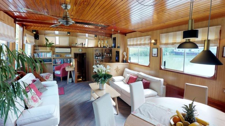 <b>Rosa Bar/Lounge</b>