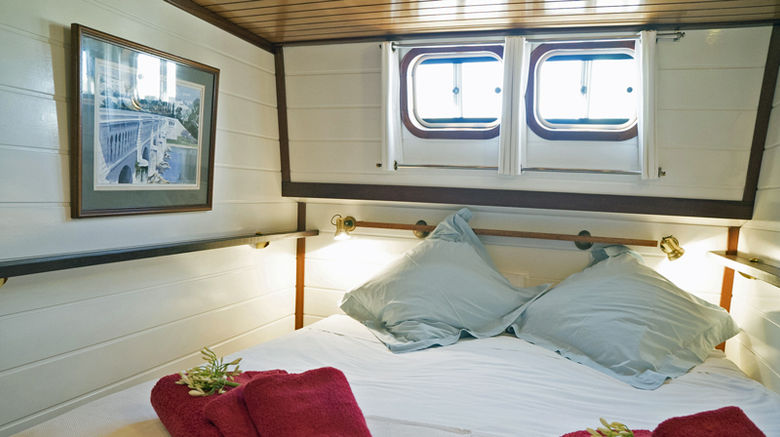 <b>Athos Room</b>