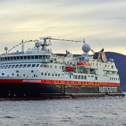Hurtigruten Spitsbergen Walvis Bay Cruises